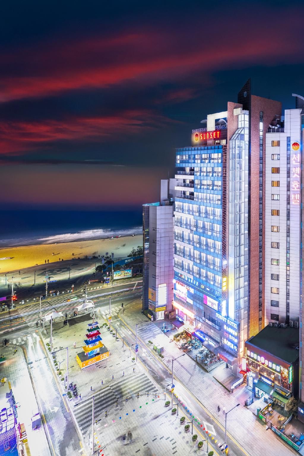 undefined Sunset Hotel 10