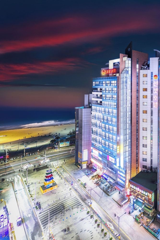 undefined Sunset Hotel 9