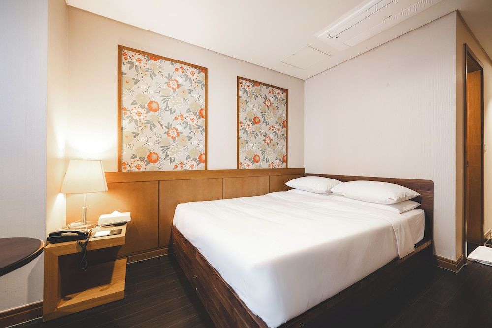 undefined Sunset Hotel 4