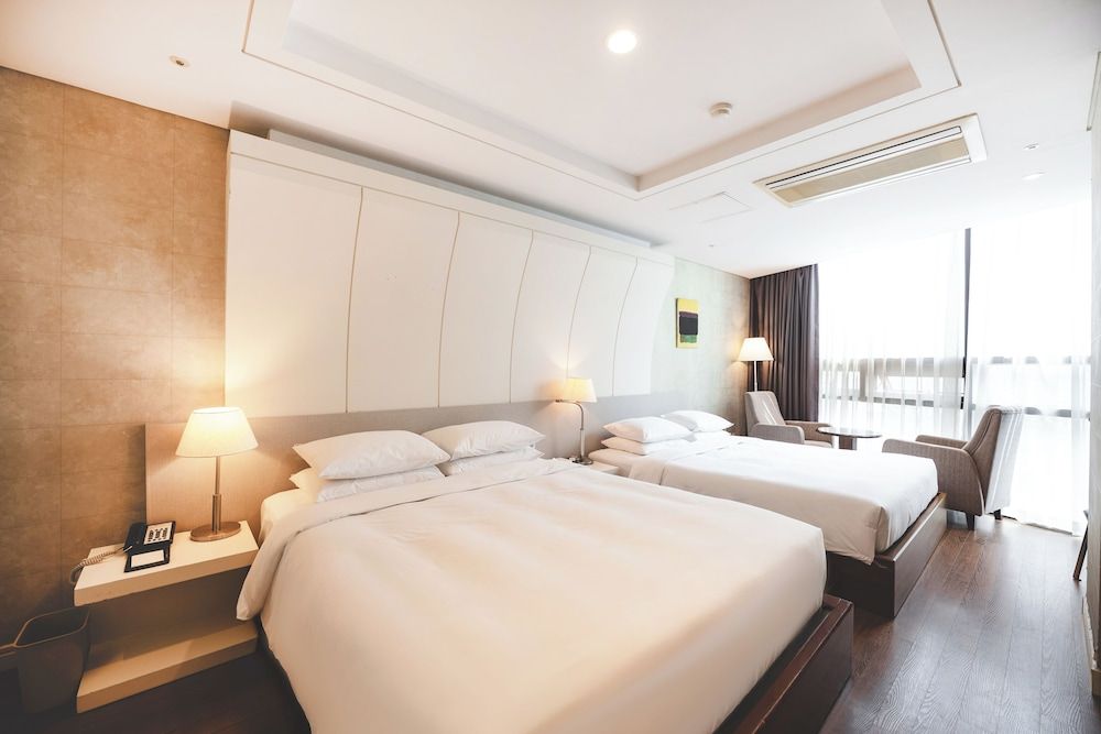 undefined Sunset Hotel 5