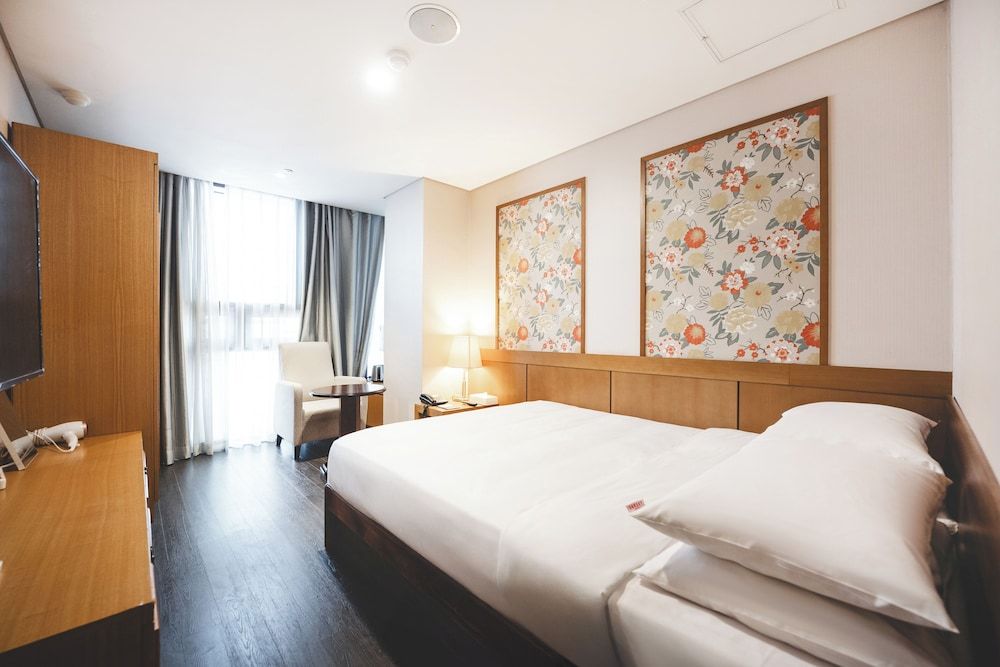 Sunset Hotel Standard Double (City view) 2