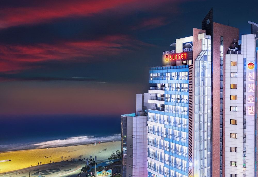undefined Sunset Hotel 8