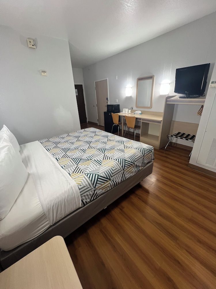 Motel 6 El Reno, OK Standard Room, 1 King Bed, Non Smoking 9