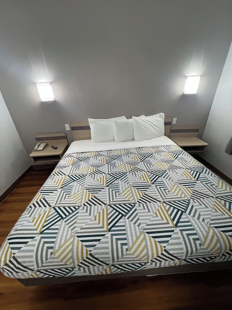 Motel 6 El Reno, OK Standard Room, 1 King Bed, Non Smoking