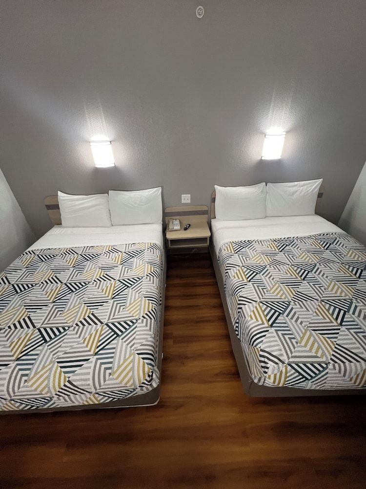 Motel 6 El Reno, OK Standard Room, 1 King Bed, Non Smoking 4