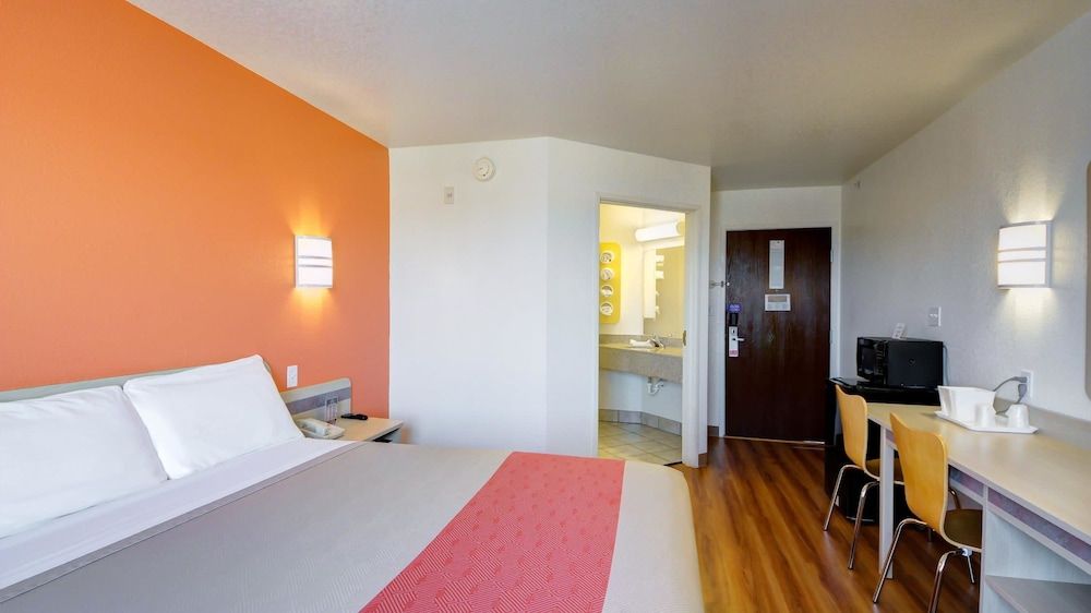 Motel 6 El Reno, OK Standard Room, 2 Queen Beds, Smoking 3