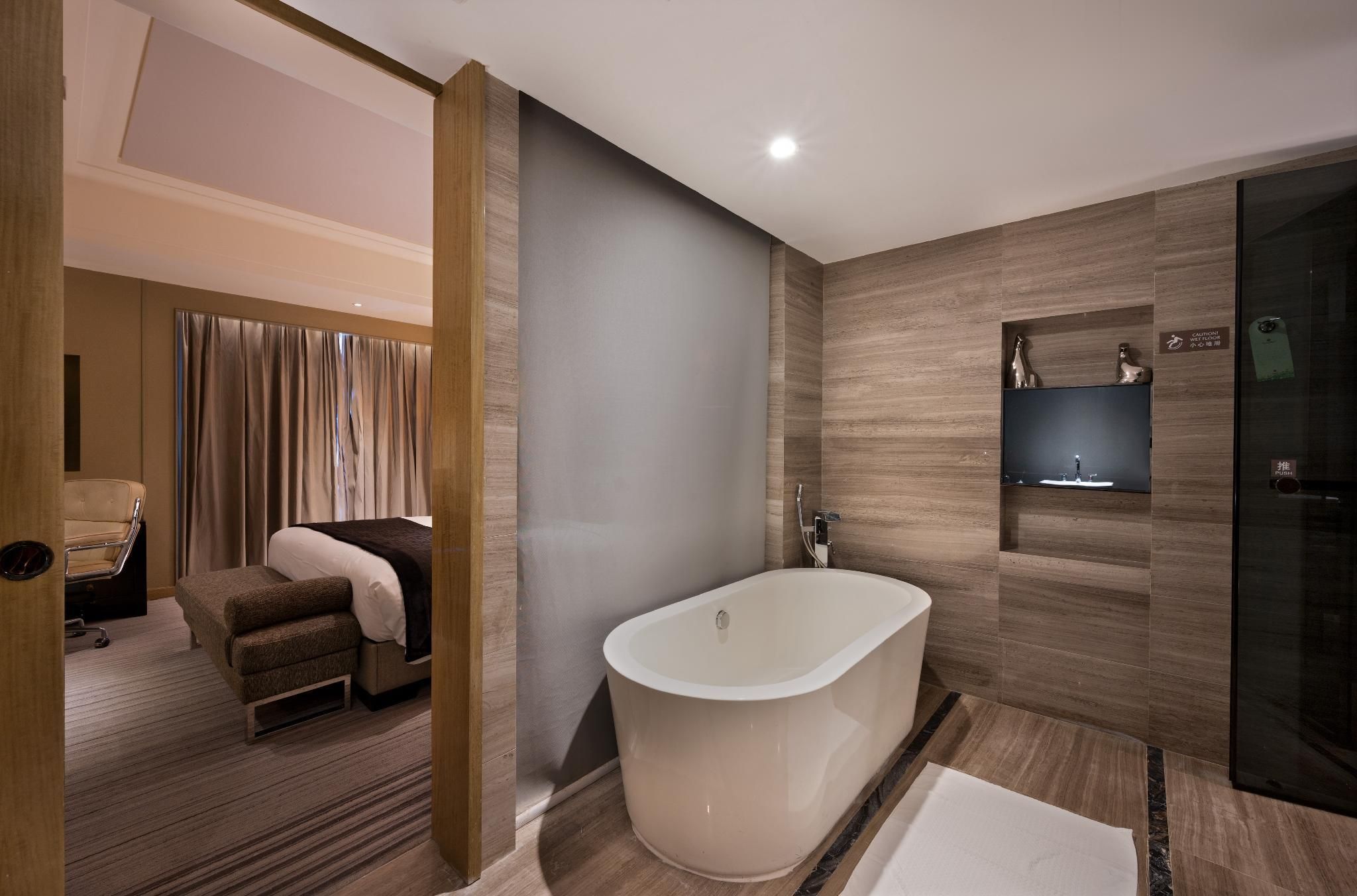 Premium Double Room with Bathtub