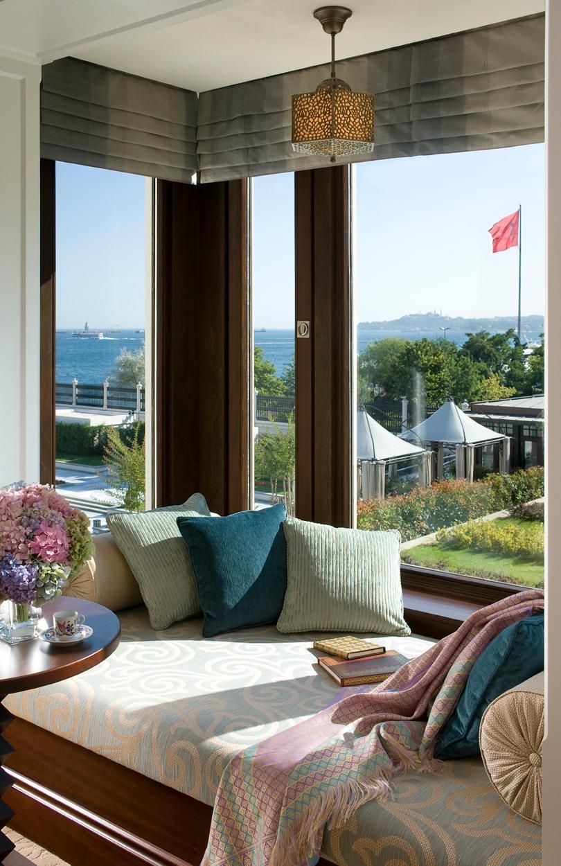 Bosphorus Suite King bed