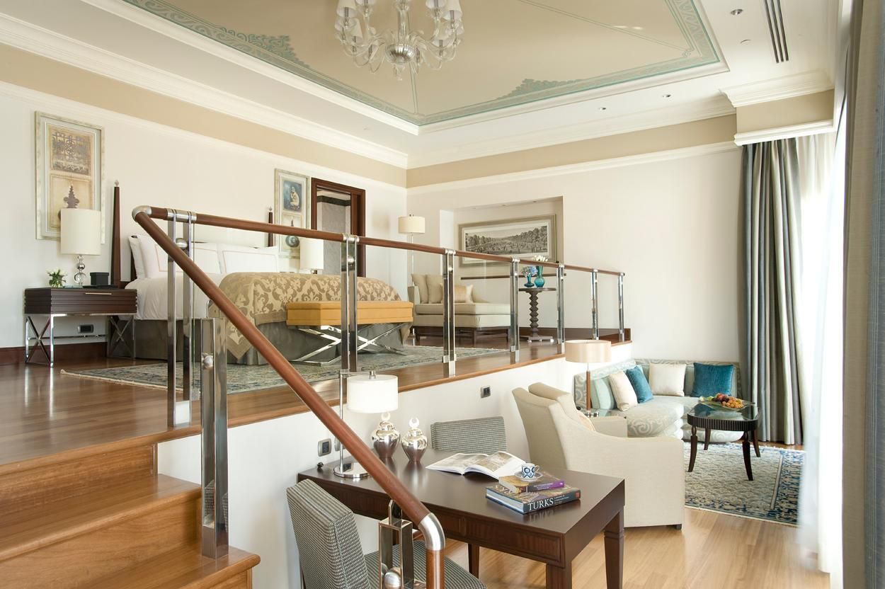 Bosphorus Palace Suite King bed
