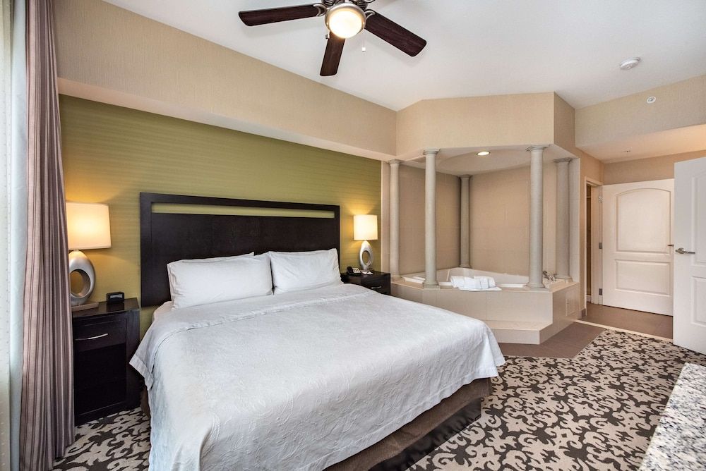 2 Bdrm 2 Bath Suite K/2Q w/ Whirlpool & Fireplace