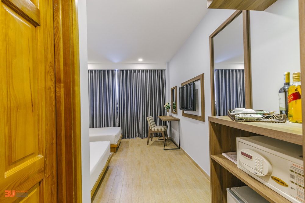 Viet Lotus Saigon Hotel Deluxe Triple