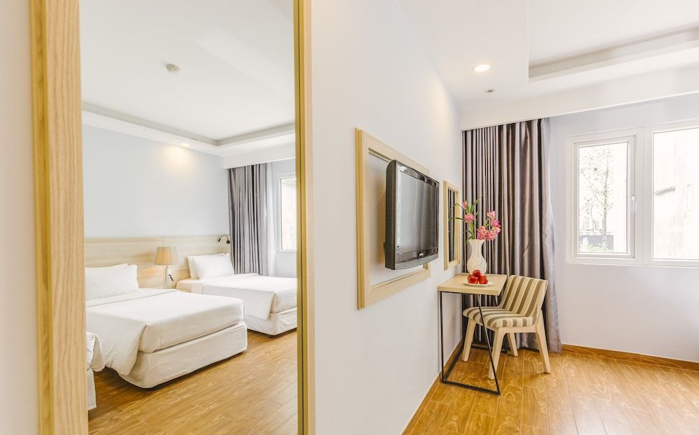 Viet Lotus Saigon Hotel Deluxe Triple 3