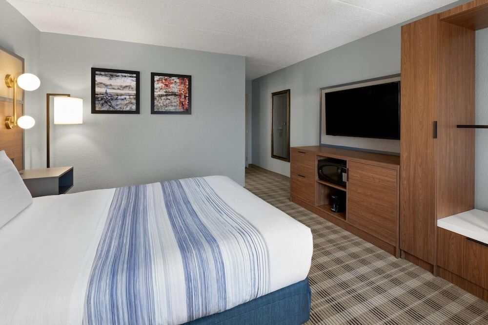 Room, 1 Queen Bed, Accessible, Non Smoking (Roll-In Shower)