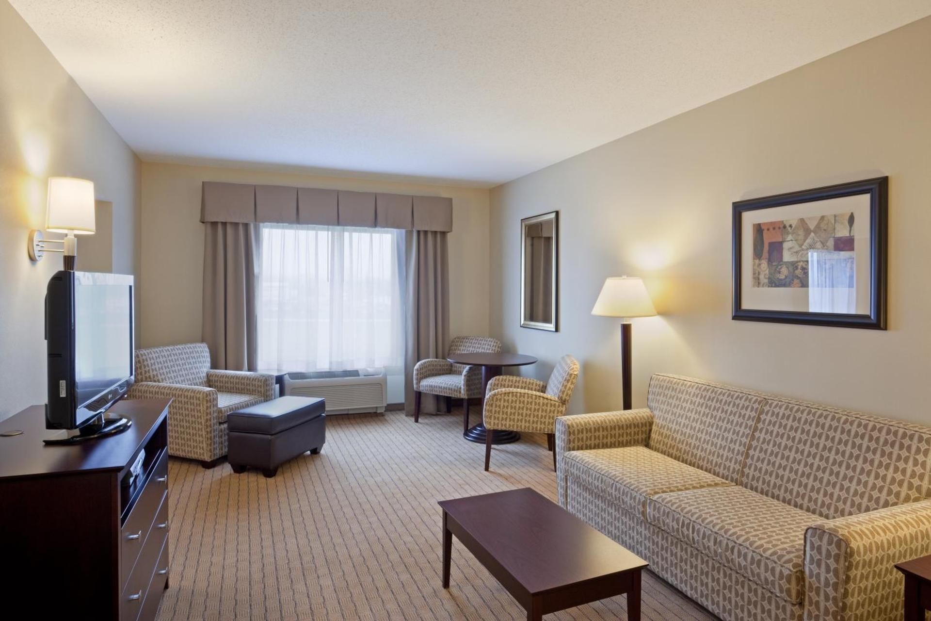 1 King Bed Suite Room
