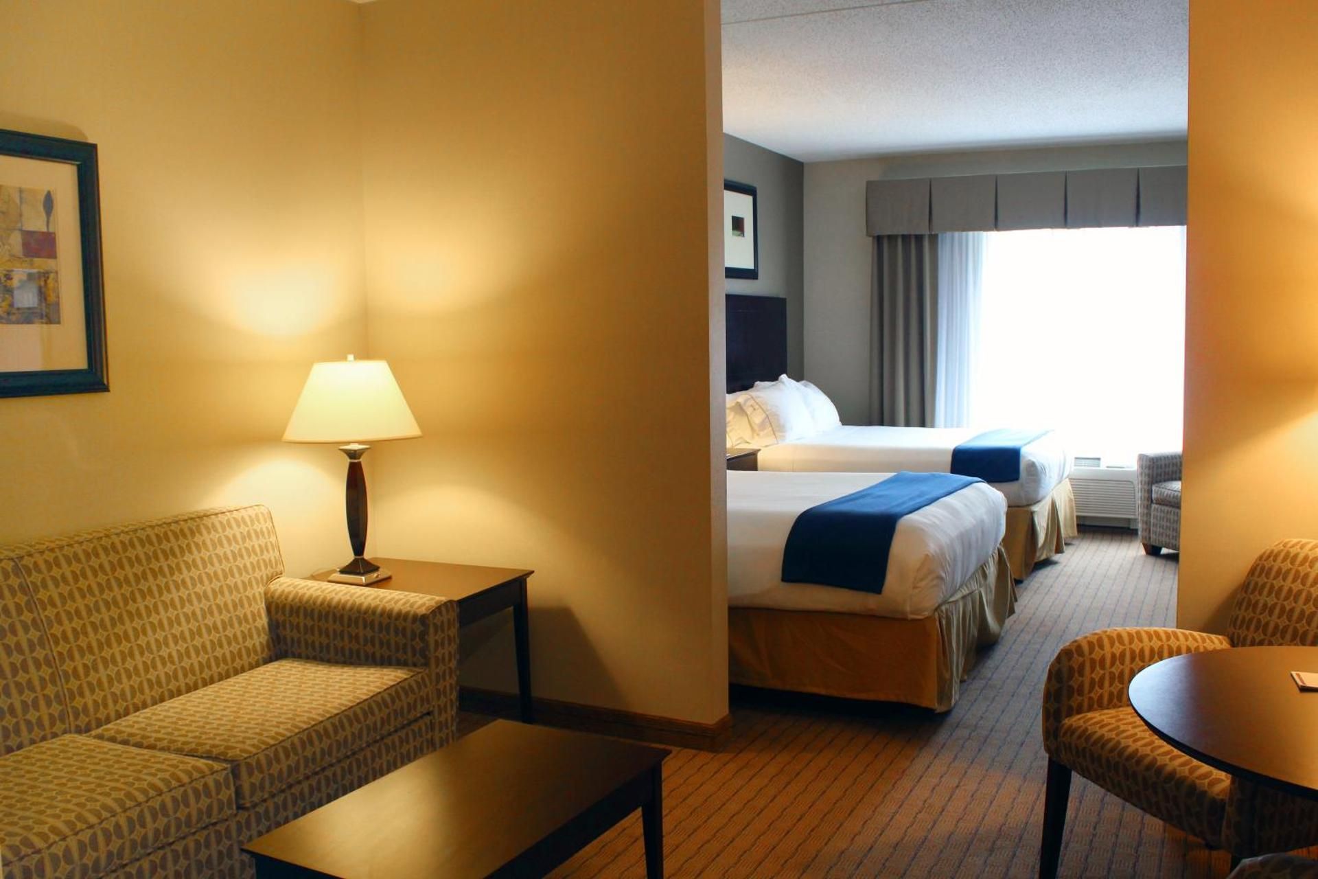 2 Queen Beds Suite