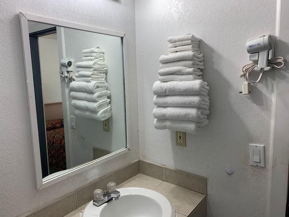 Budget Lodge Inn Abilene Two queen beds non smoking 9
