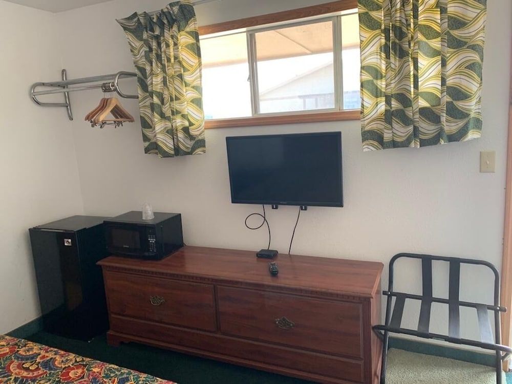 Budget Lodge Inn Abilene One king bed non smoking 3