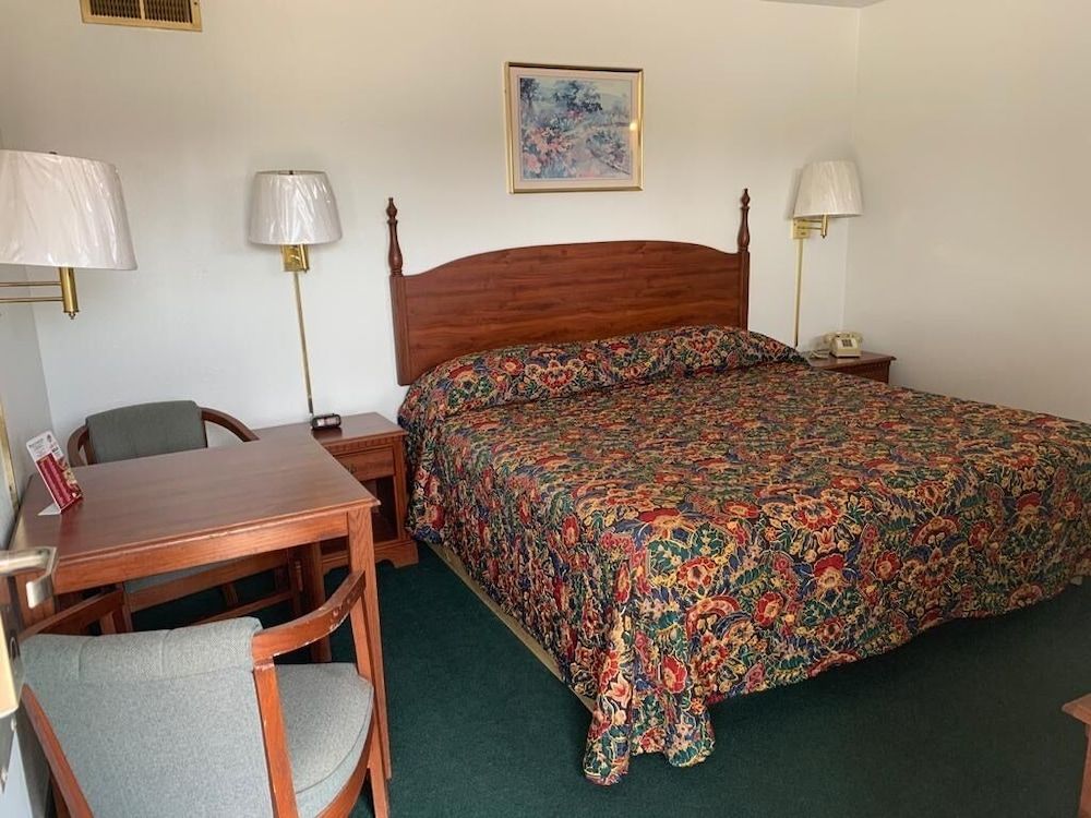 Budget Lodge Inn Abilene One king bed non smoking 4