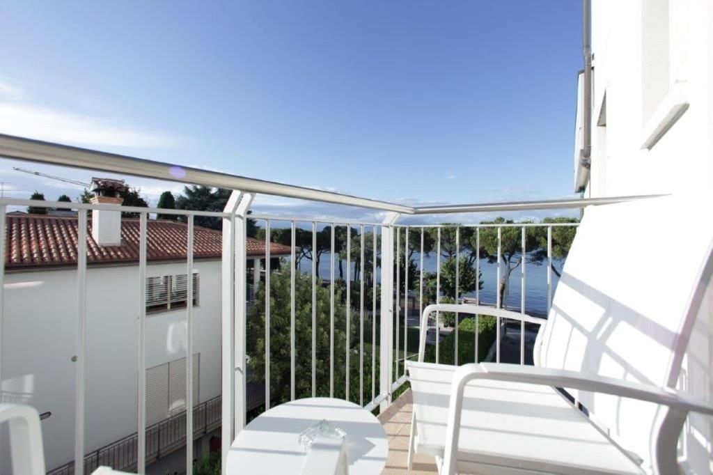 Double or Twin Room with partial Lake View