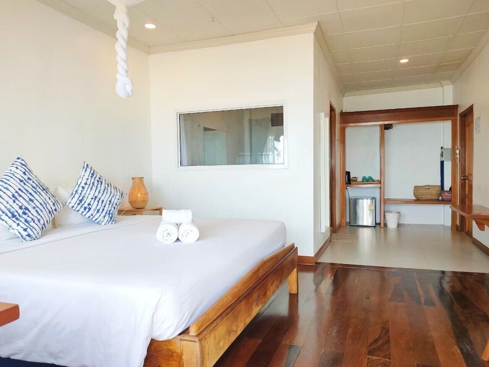 Deluxe Beachfront Bungalow