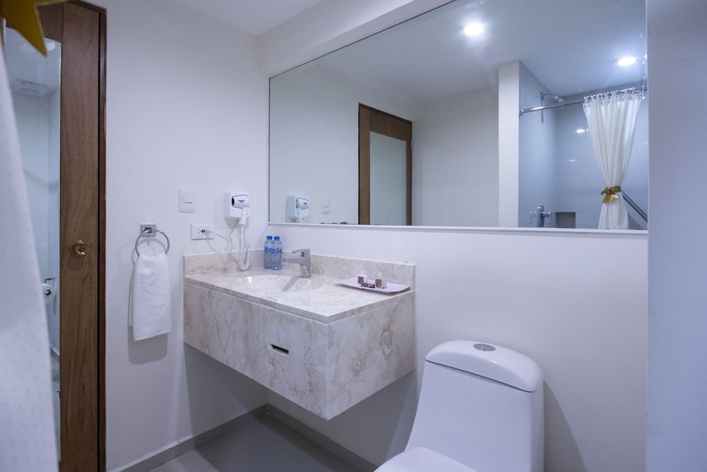 Hotel Misión Express Mérida Alta Brisa Luxury Room, 1 King Bed 7