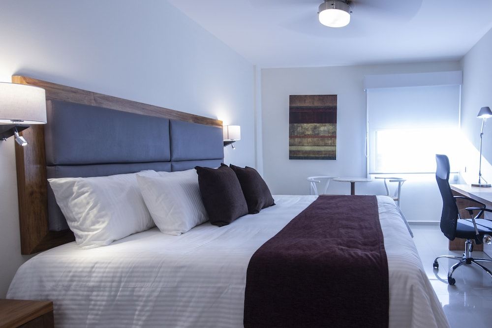 Hotel Misión Express Mérida Alta Brisa Luxury Room, 1 King Bed 2