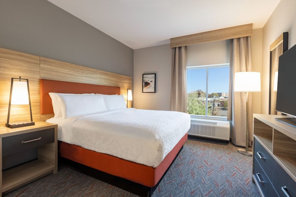 Studio Suite, 1 King Bed, Accessible (Communications, Mobility)