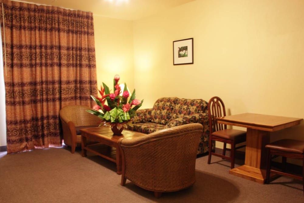 Tradewinds Hotel Plaza ( Alii) Suite 4