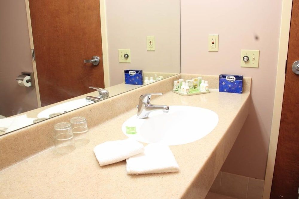 Tradewinds Hotel Plaza ( Alii) Suite 9