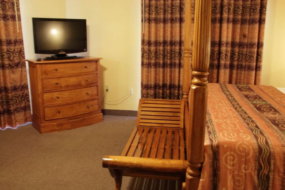 Tradewinds Hotel Plaza ( Alii) Suite 3