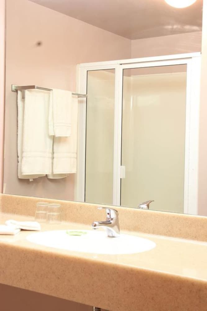 Tradewinds Hotel Plaza ( Alii) Suite 8