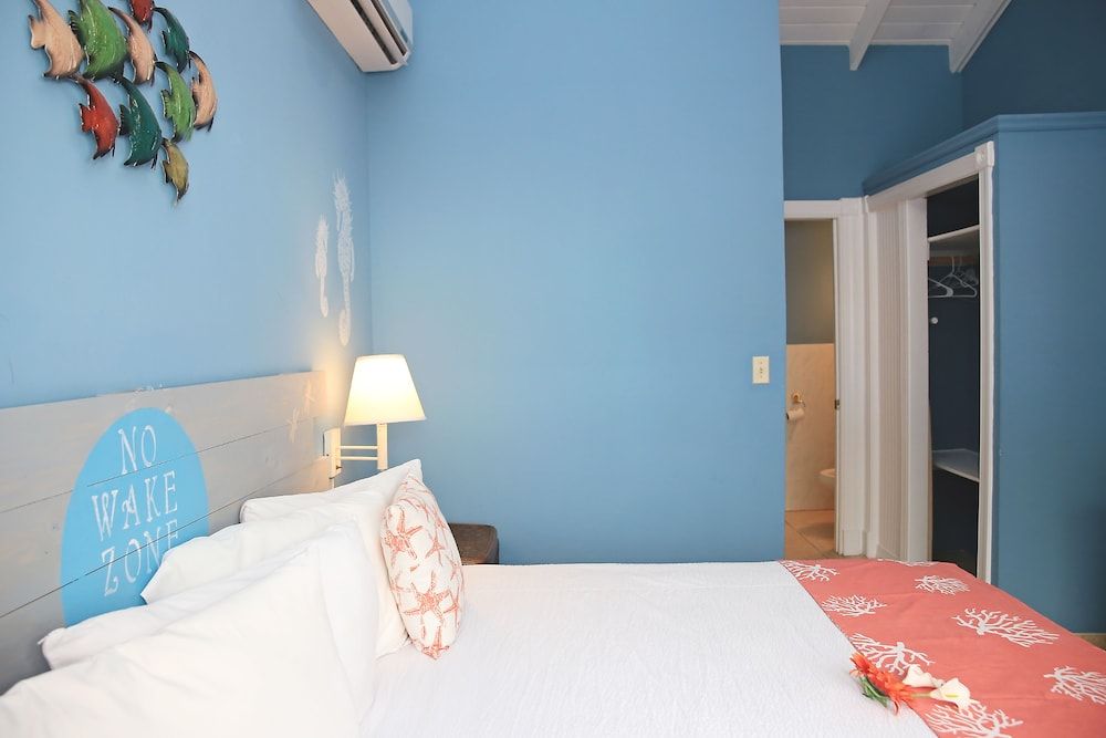 Hideaways Exuma Deluxe Cottage, 1 King Bed, Garden View, Beachside 3