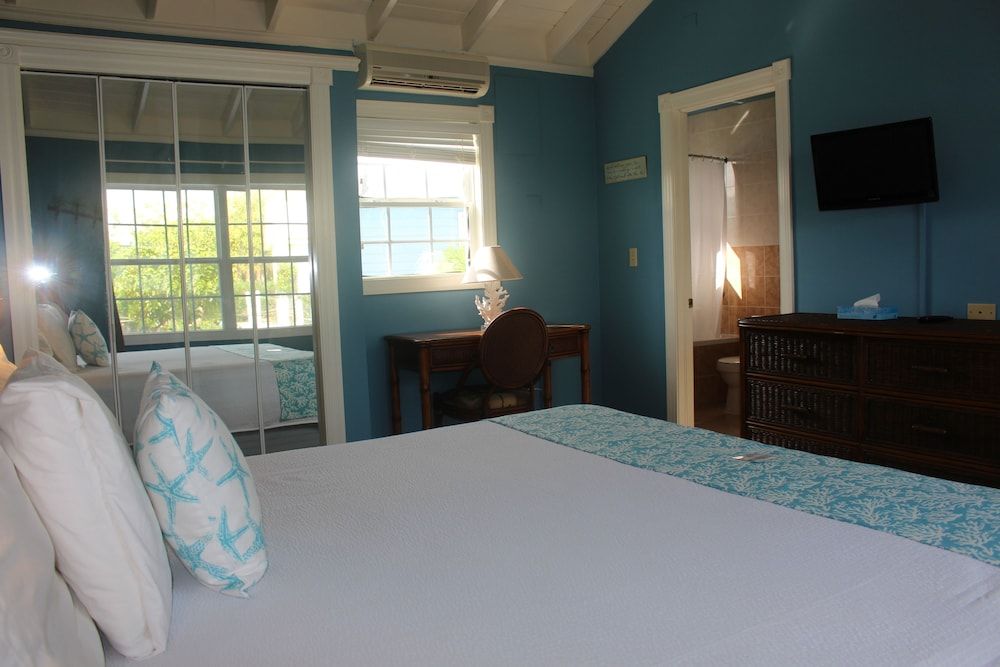Hideaways Exuma Deluxe Cottage, 1 King Bed, Garden View, Beachside 9
