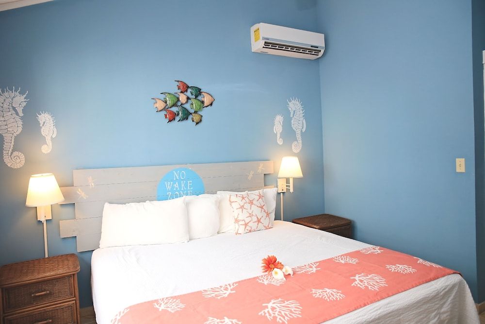 Hideaways Exuma Deluxe Cottage, 1 King Bed, Garden View, Beachside 4