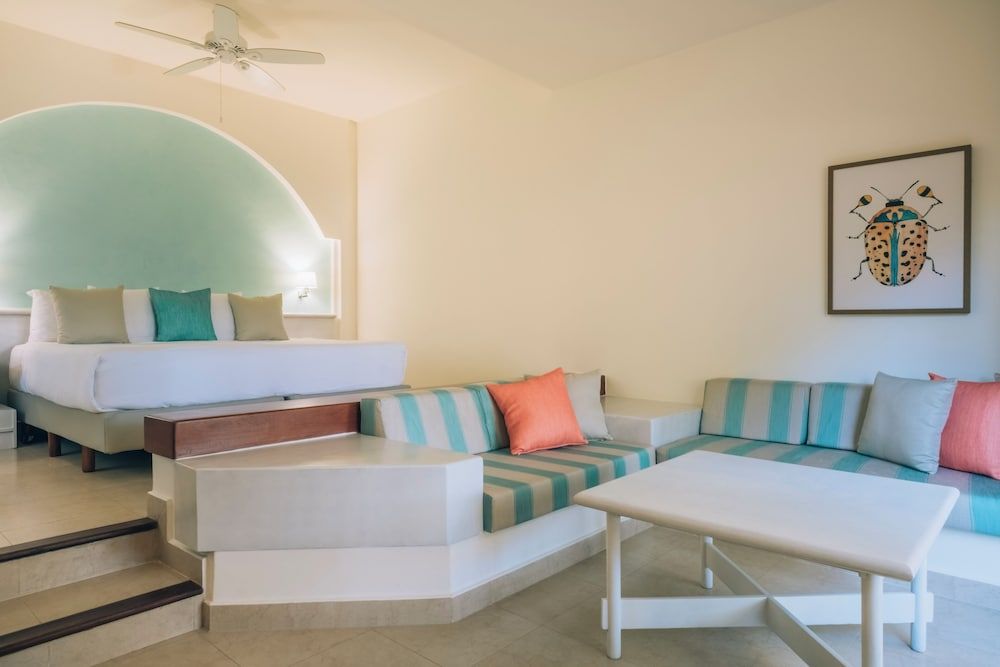 Junior Suite, Poolside