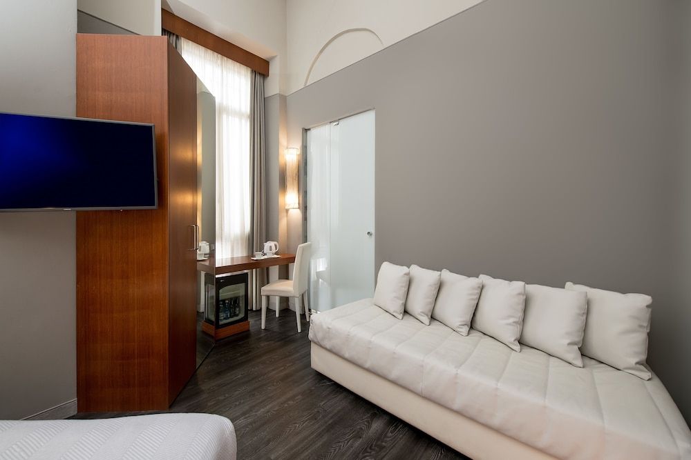 undefined Hotel Metropolis 10
