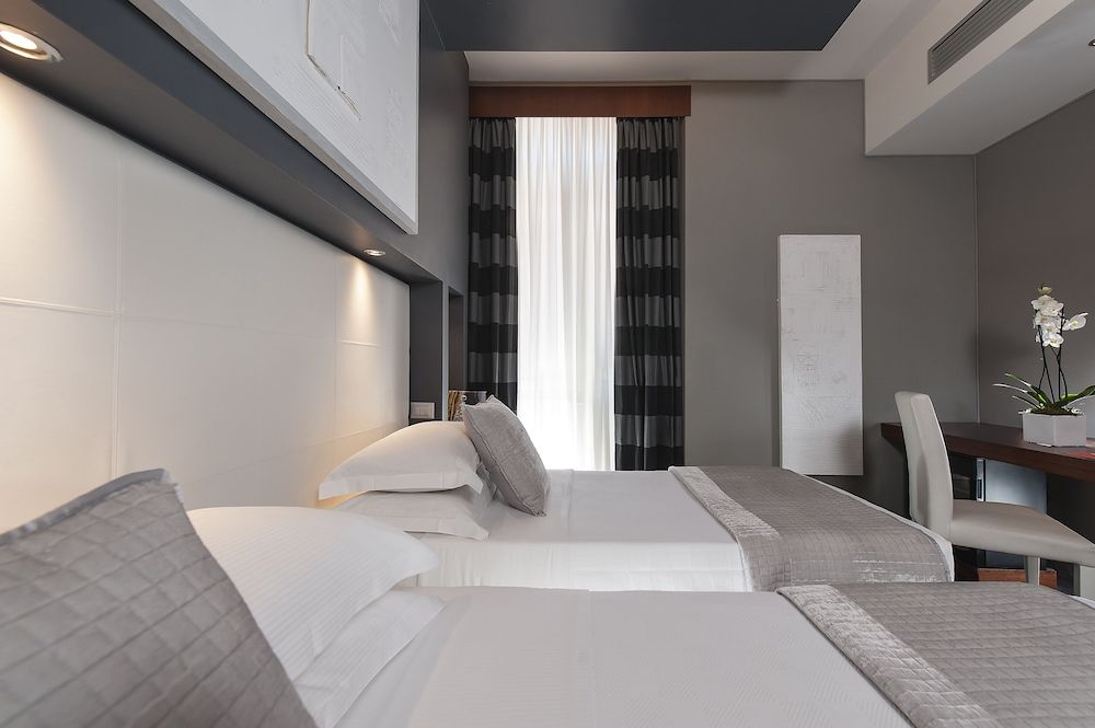 undefined Hotel Metropolis 4