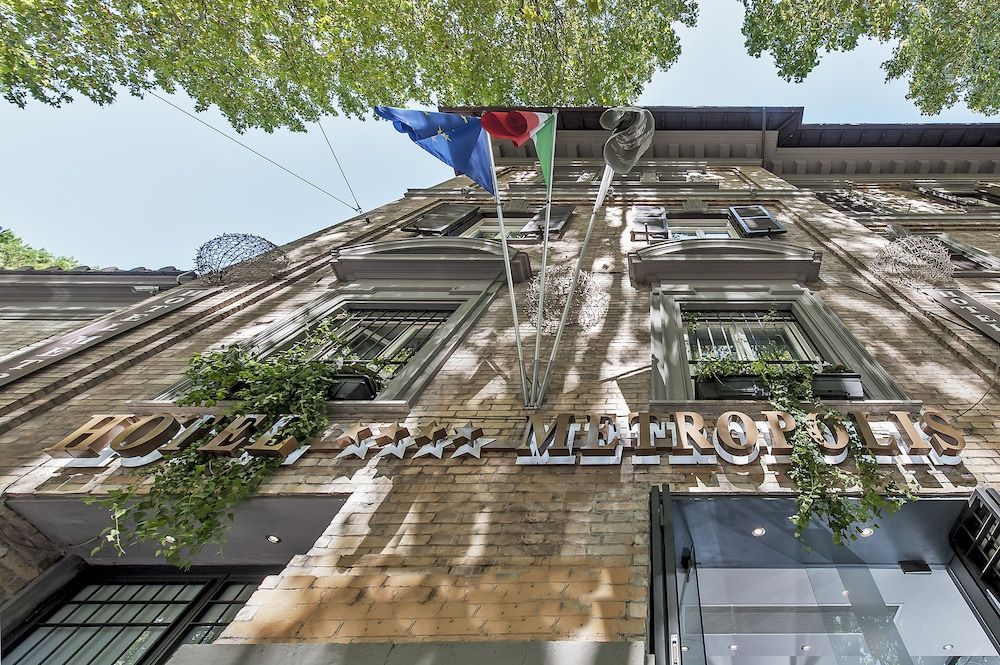 undefined Hotel Metropolis 2