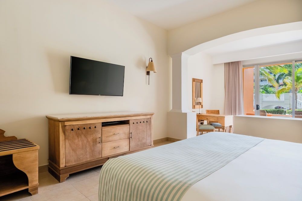 Junior Suite, Pool View