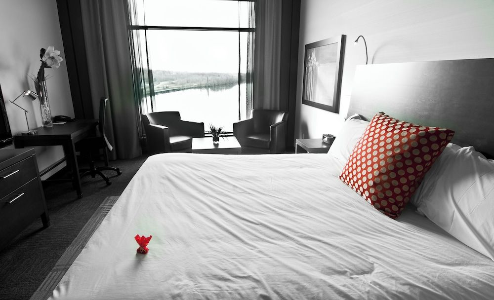 Grand Times Hotel Sherbrooke Executive Loft 2