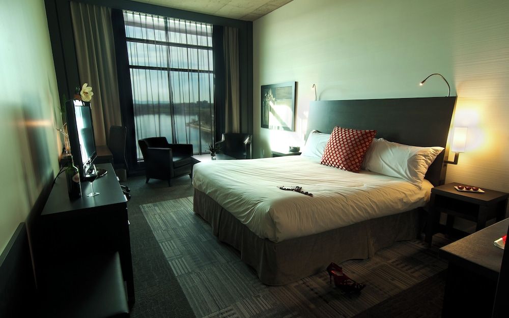 Grand Times Hotel Sherbrooke Executive Loft 3