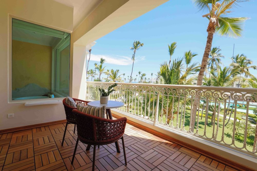 Suite, Lake View