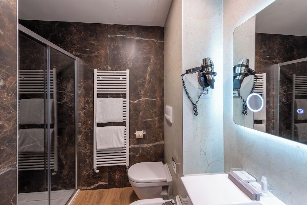 NEO Hotel Family Room 4