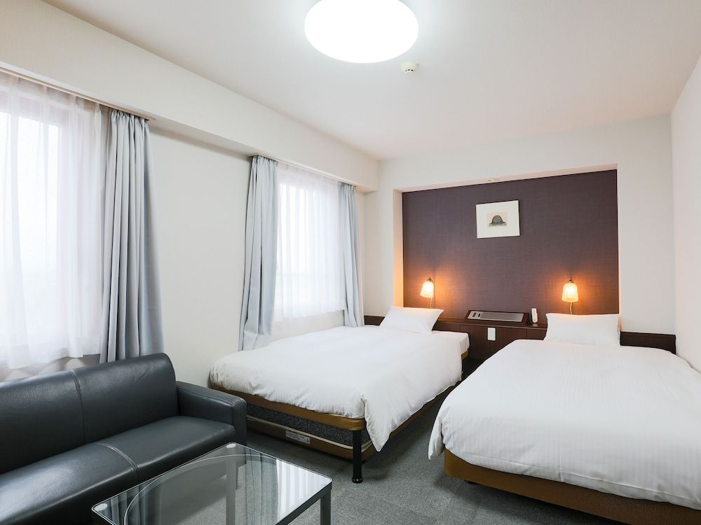 Twin Room, Smoking