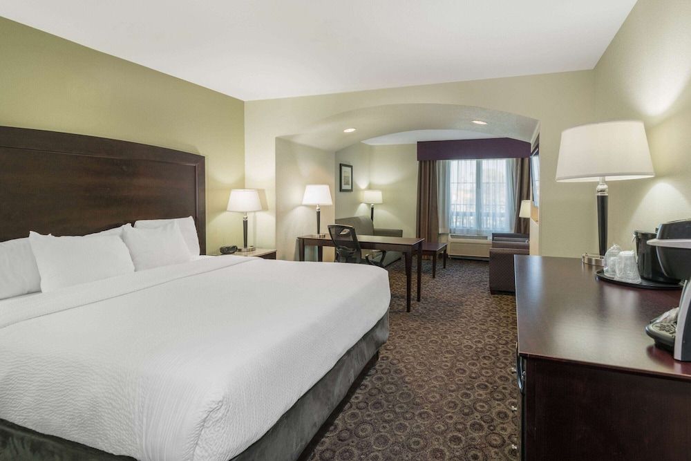 Deluxe Suite, 1 King Bed with Sofa bed, Non Smoking (Various Views)