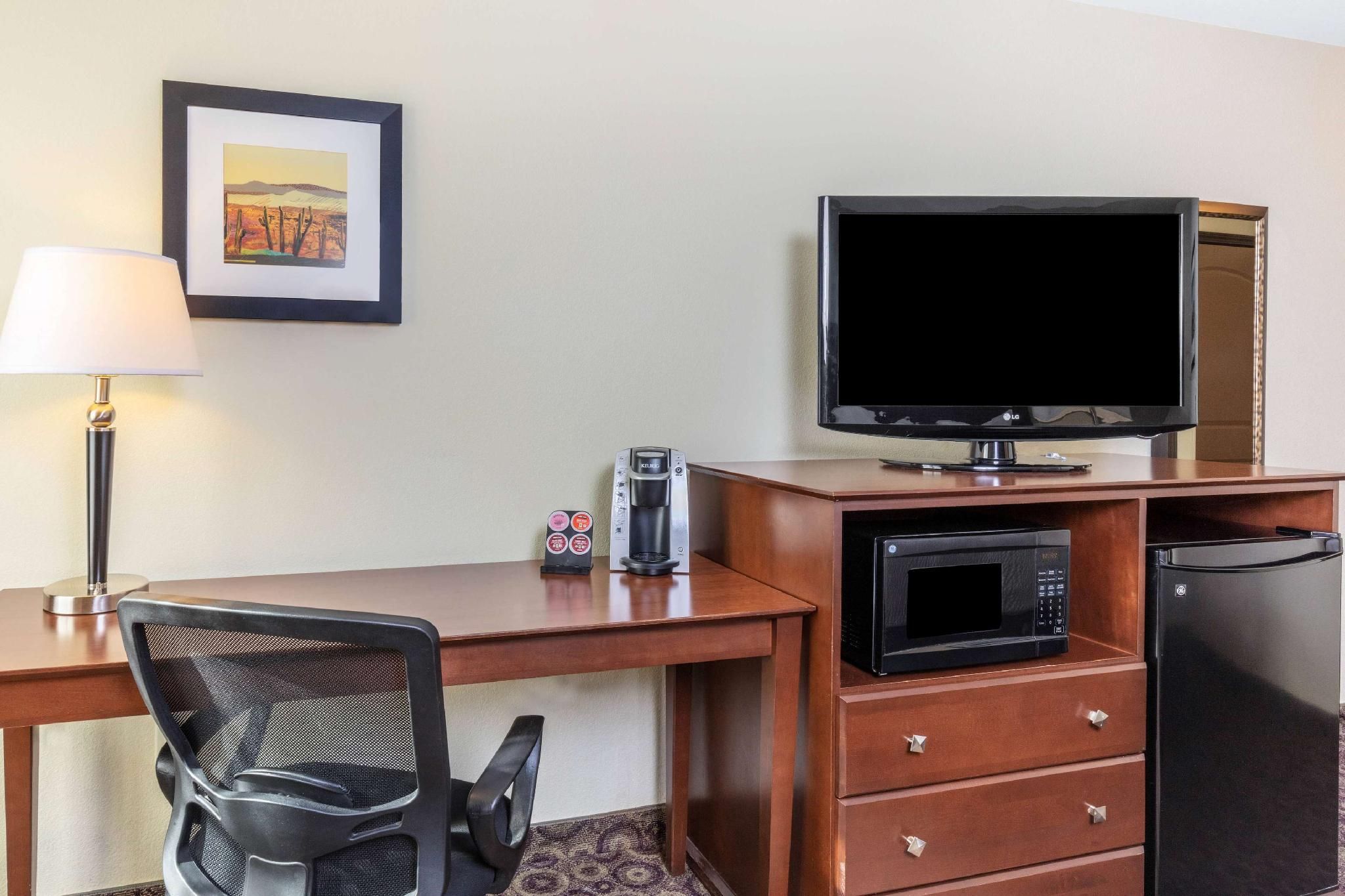 La Quinta Inn & Suites by Wyndham Las Vegas Airport South 2 Queen Beds, Non-Smoking 5