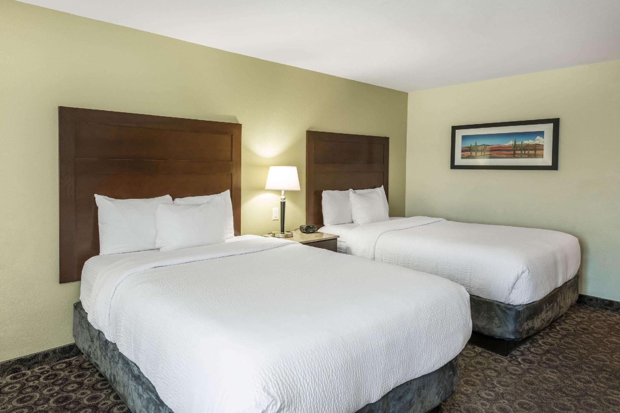 La Quinta Inn & Suites by Wyndham Las Vegas Airport South 2 Queen Beds, Non-Smoking 3