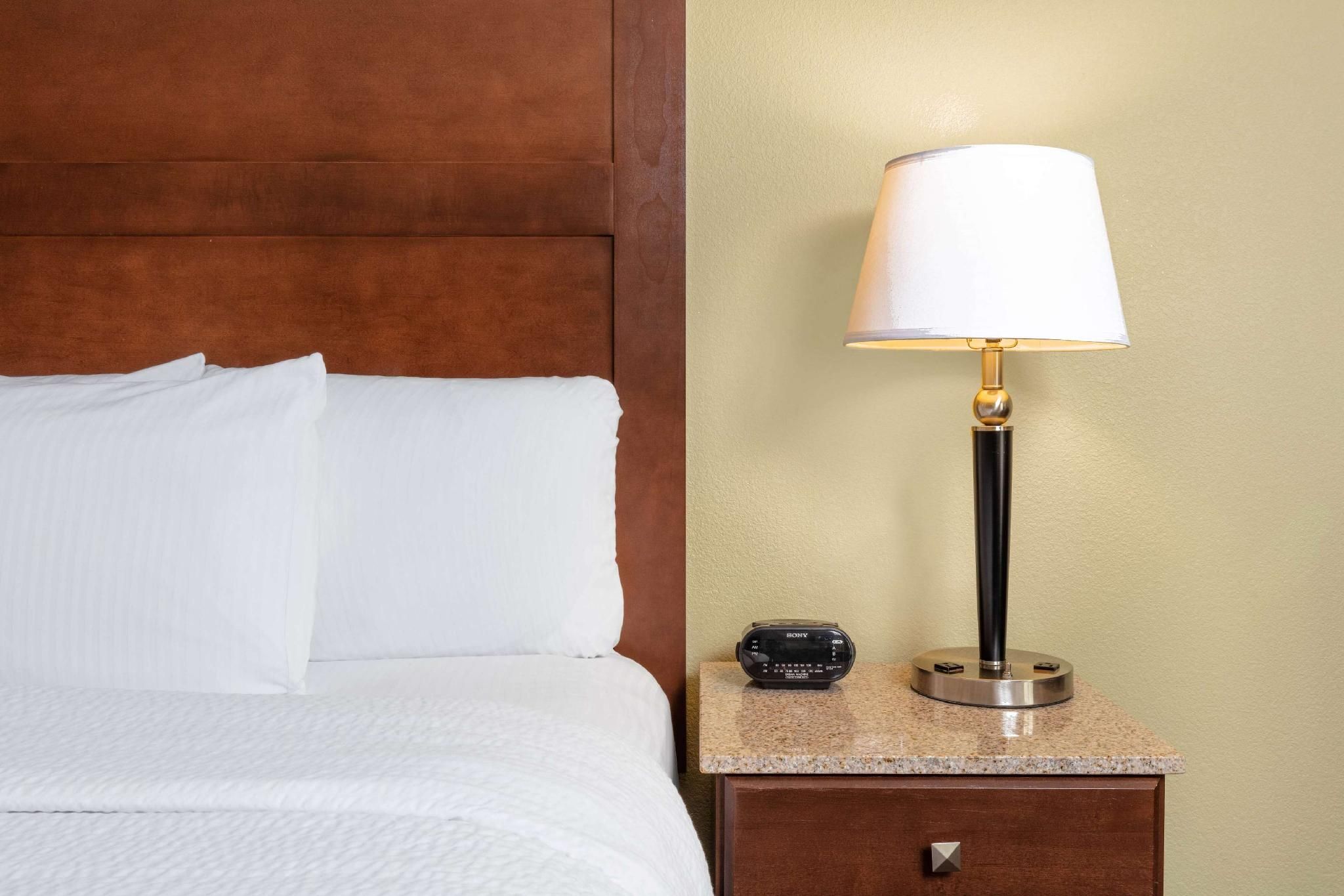La Quinta Inn & Suites by Wyndham Las Vegas Airport South 2 Queen Beds, Non-Smoking 2