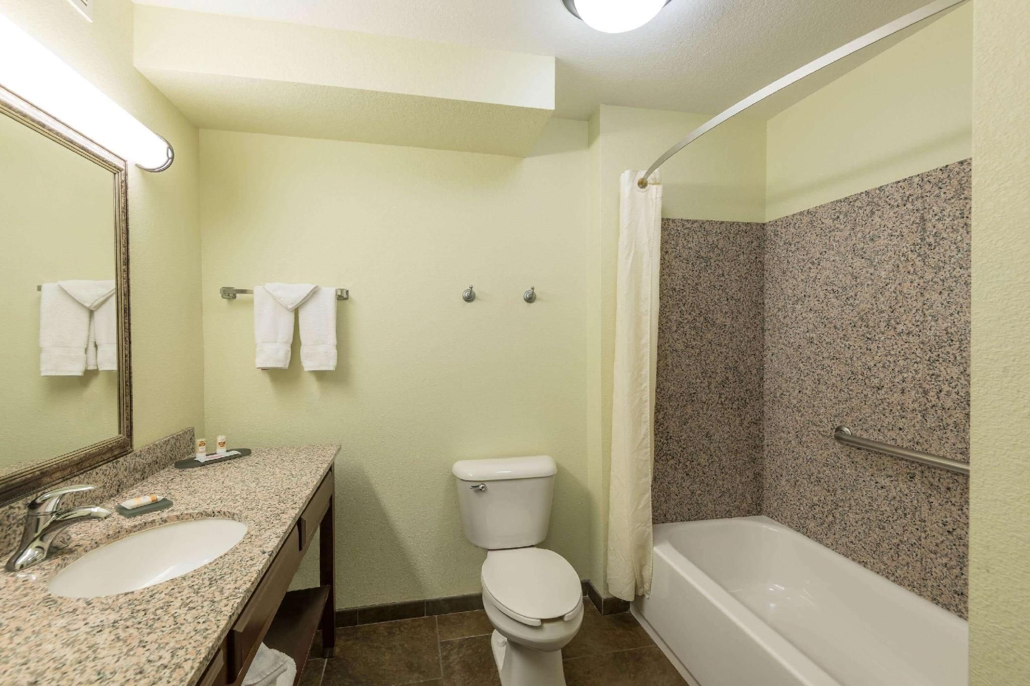 La Quinta Inn & Suites by Wyndham Las Vegas Airport South 2 Queen Beds, Non-Smoking 4