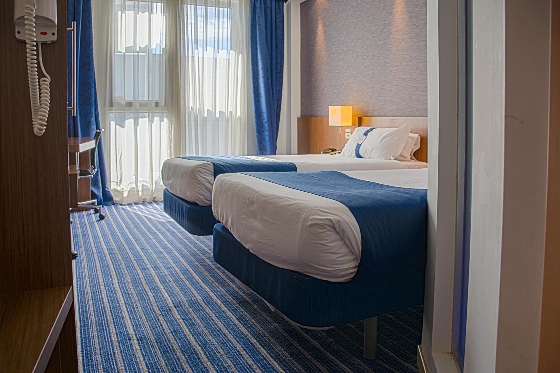 2 Single Standard With Free Breakfast